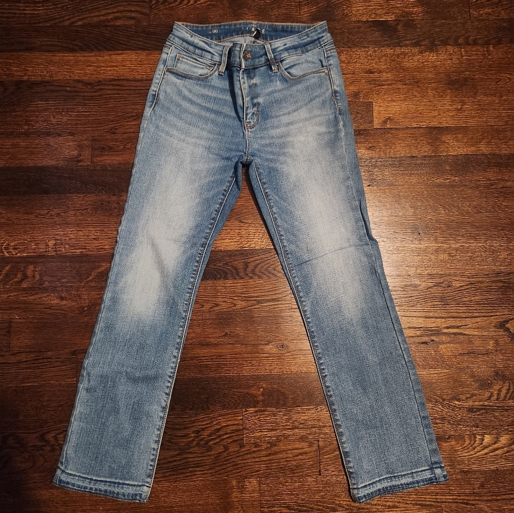 00 The Flare Cropped Blue Jeans
